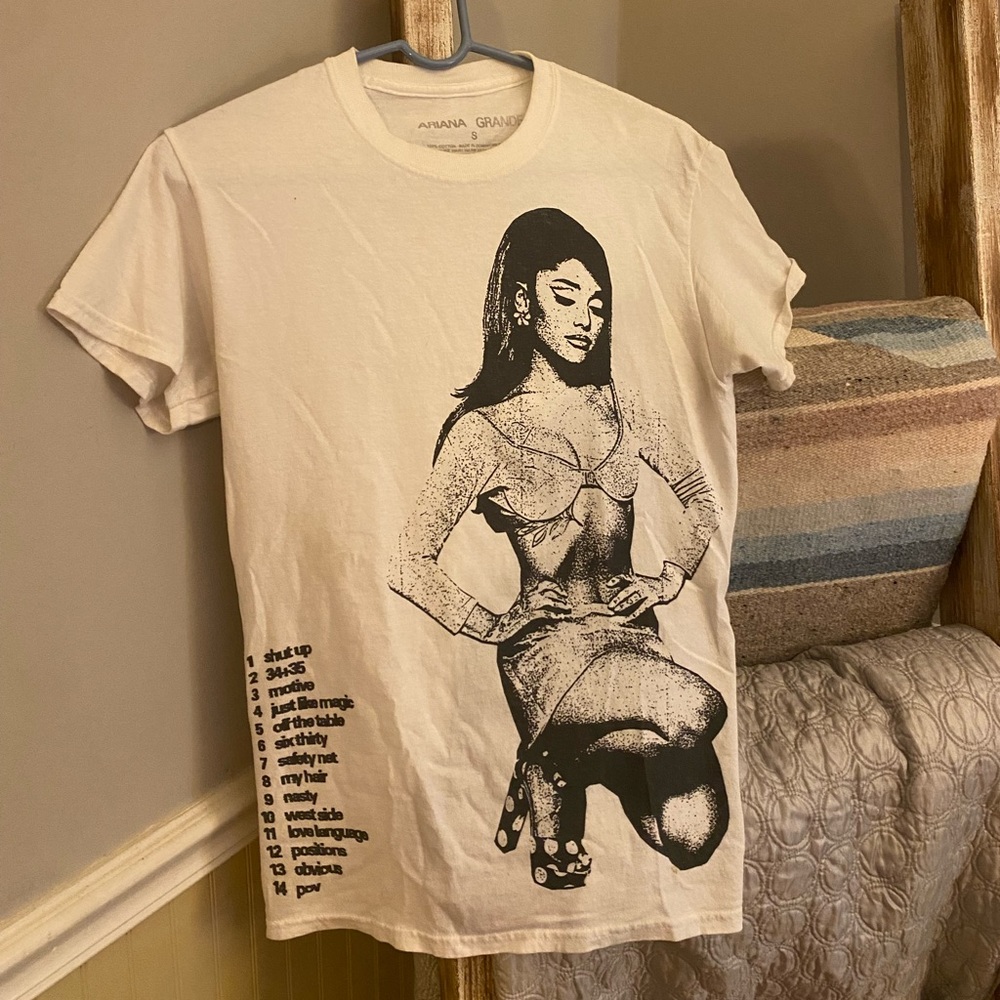 Ariana Grande T shirt